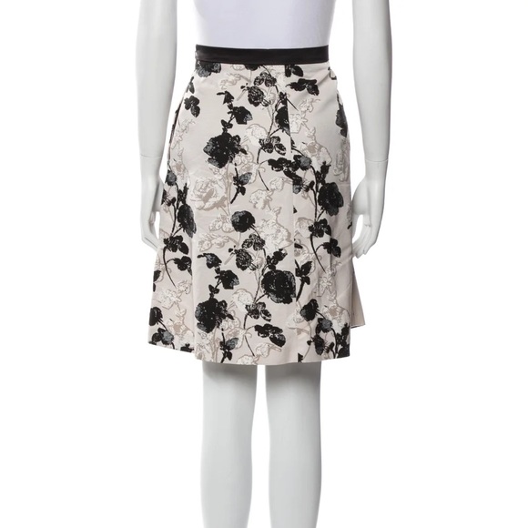 Weekend MaxMara Pleated Flared Skirt - Picture 9 of 9